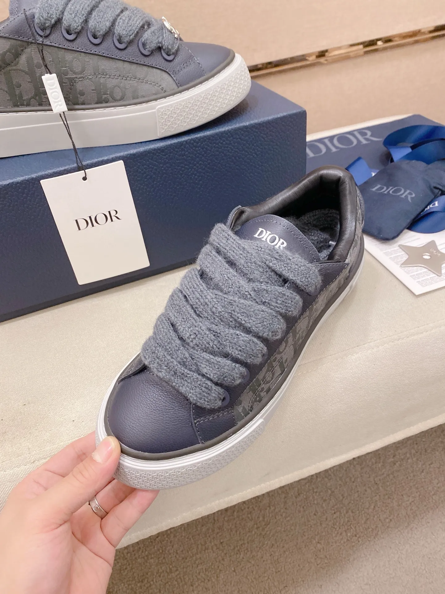Factory price: 300 Men's shoes 💰[Dior·Dior] Top 🔍Couple style 💏🔍New casual sports style couple shoes, new four-season design, perfect workmanship, lace-up lazy style to create cabinet quality, upper: imported first-layer cowhide, sheepskin lining is soft and comfortable, ultra-light TPU wear-resistant outsole, simple, versatile fashion men's shoes, excellent color code number 35--44